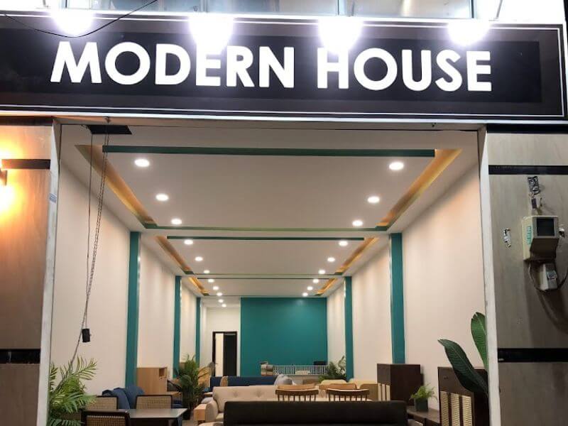 Noi-that-Modern-House