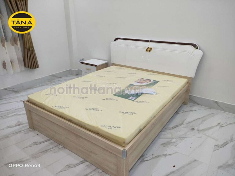 Giường ngủ gỗ hiện đại sử dụng chất liệu gỗ MDF lõi xanh cao cấp chống ẩm sẽ cho bạn một sản phẩm bền bỉ lên hơn 15 năm.