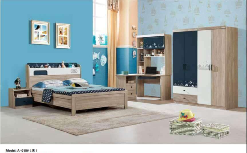 Sử dụng nội thất giường tủ có màu sắc đồng bộ để tạo nên một không gian tươi mới, sinh động cho bé, tone màu xanh lam cá tính bắt mắt khiến các bé thích thú.