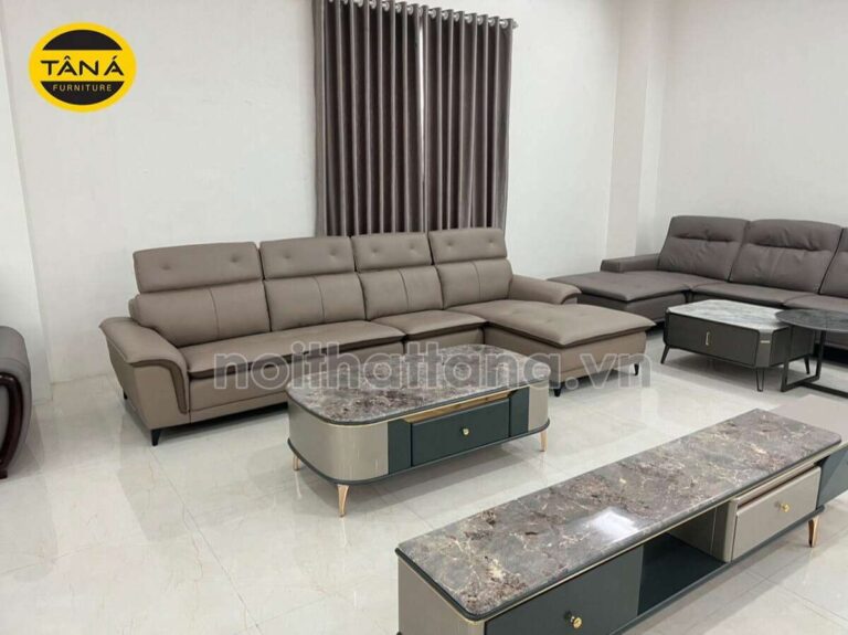 Sofa góc L chân cao tận dụng được những khoảng trống trong góc cùng chiều cao của phòng để tạo nên sự đầy đặn trong tổng thể, tinh tế trong thẩm mỹ và thoải mái cho bạn thư giãn. 