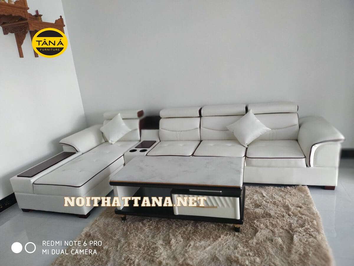 Tone màu trắng là lựa chọn hoàn hảo để mang đến nét đẹp sang trọng cho không gian sống. Vì thế bộ ghế sofa trắng góc L chất liệu da cao cấp khi được bày biện trong phòng khách của bạn trông đẹp hơn rất nhiều.