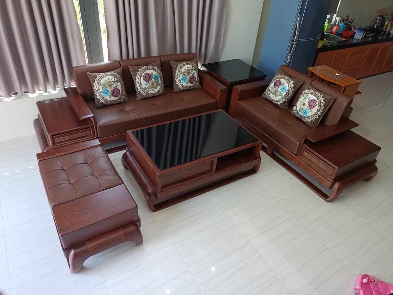 mẫu ghế sofa gỗ bọc da